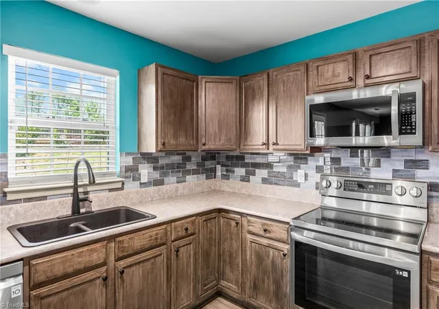 Photo 4 of Sale Pending at 4555 Ramseur Dr, Winston Salem, NC 27101 | MLS# 1225801 | Listing updated on 2026-09-17