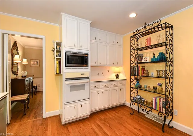Photo 3 of Single family home for sale at 2310 Danbury Rd, Greensboro, NC 27408 | MLS# 1226962 | Listing updated on 2026-09-11