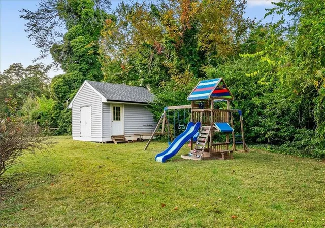 34th image of 105 Peach Orchard Dr, Greensboro, NC 27455 | MLS# 1218363