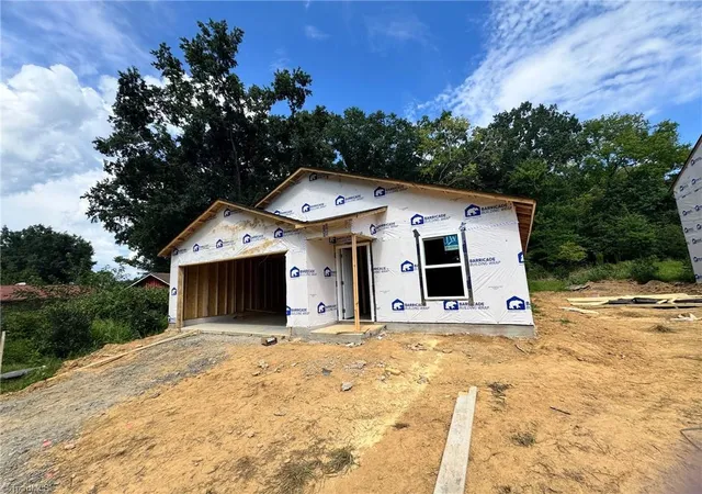 Photo 3 of Single family home for sale at 344 Poppy Ct, Eden, NC 27288 | MLS# 1226699 | Listing updated on 2026-09-11