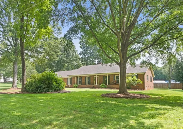 2nd image of 4331 Woodbourne Dr, Clemmons, NC 27012 | MLS# 1232916