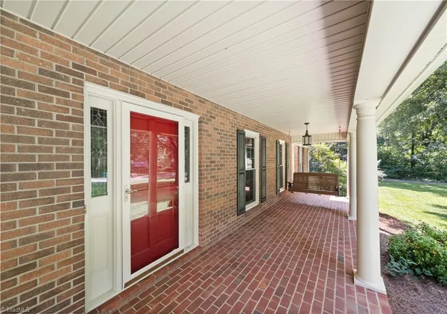 Photo 3 of Sale Pending at 4331 Woodbourne Dr, Clemmons, NC 27012 | MLS# 1232916 | Listing updated on 2026-09-15
