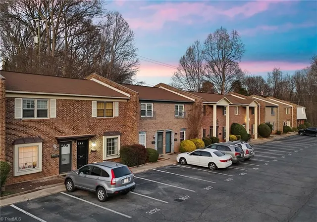 Homes for sale in Winston Salem, NC | 309 Vineyard Park Ct, Winston Salem, NC 27104 | MLS# 1210438