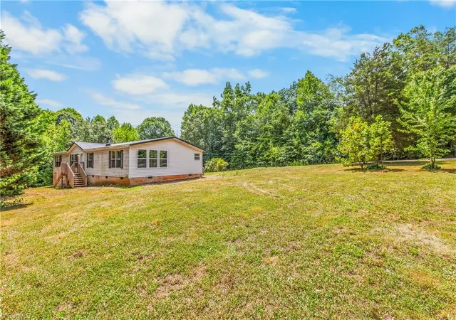 Photo 3 of Manufactured home for sale at 1017 Sourwood Dr, Hamptonville, NC 27020 | MLS# 1226888 | Listing updated on 2026-08-11