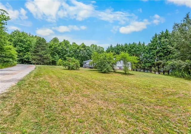 Photo 4 of Manufactured home for sale at 1017 Sourwood Dr, Hamptonville, NC 27020 | MLS# 1226888 | Listing updated on 2026-08-11