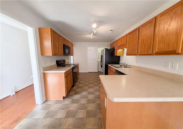 Photo 4 of Single family home for sale at 2015 Gyro Dr, Winston Salem, NC 27127 | MLS# 1219863 | Listing updated on 2026-10-08