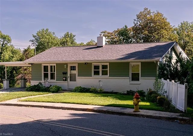 Homes for sale in Mount Airy, NC | 226 E Lebanon St, Mount Airy, NC 27030 | MLS# 1225352