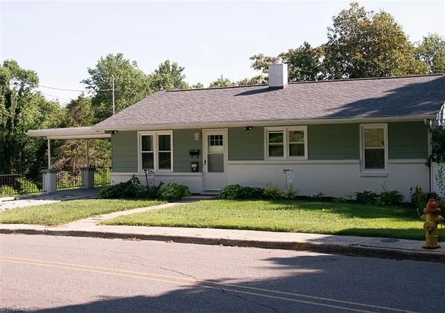 Homes for sale in Mount Airy, NC | 226 E Lebanon St, Mount Airy, NC 27030 | MLS# 1225352