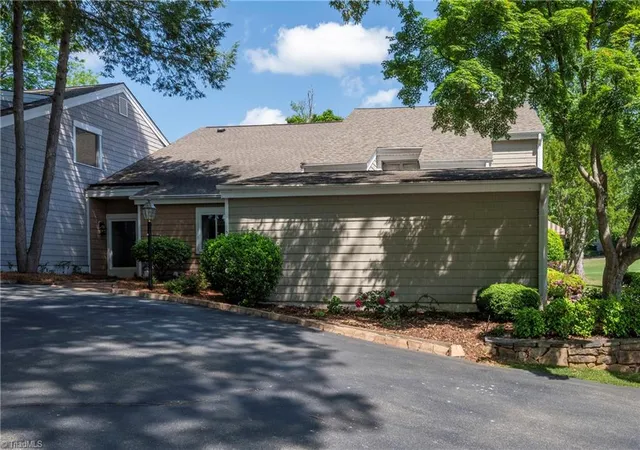 Photo 3 of Sale Pending at 119 Golfview Dr, Advance, NC 27006 | MLS# 1217754 | Listing updated on 2026-09-30