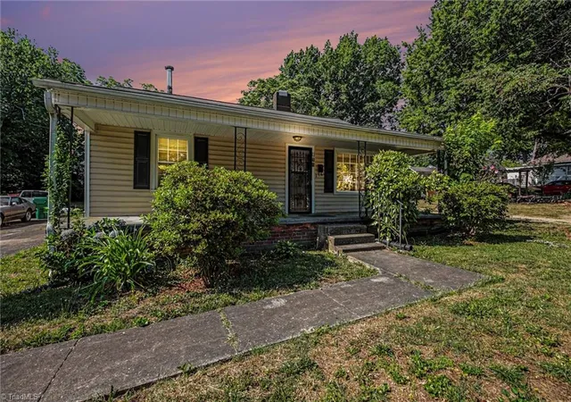 Photo 2 of Single family home for sale at 811 Cliffside Ave, High Point, NC 27260 | MLS# 1224641 | Listing updated on 2026-09-11