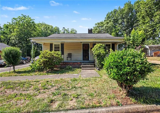 Photo 3 of Single family home for sale at 811 Cliffside Ave, High Point, NC 27260 | MLS# 1224641 | Listing updated on 2026-09-11