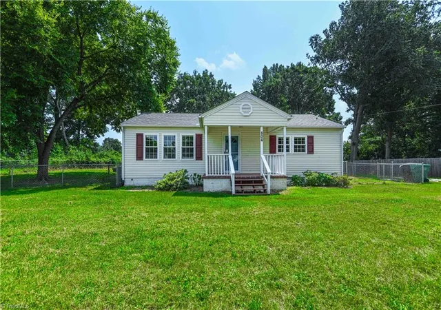 2nd image of 804 Graylyn Dr, High Point, NC 27263 | MLS# 1230986