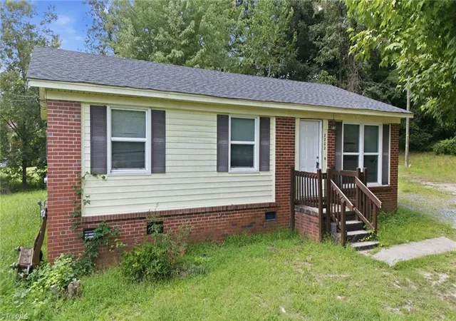 Photo 3 of Sale Pending at 2202 Jolson Ct, Greensboro, NC 27405 | MLS# 1233476 | Listing updated on 2026-09-11