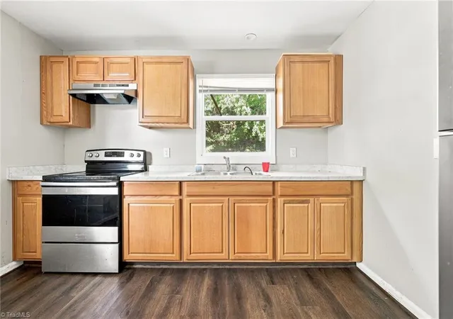 Photo 4 of Sale Pending at 2202 Jolson Ct, Greensboro, NC 27405 | MLS# 1233476 | Listing updated on 2026-09-11
