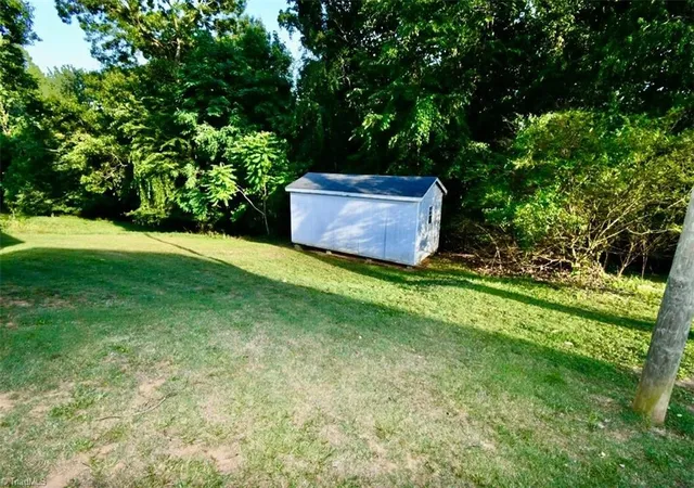 11th image of 219 Atkins Ln, Mount Airy, NC 27030 | MLS# 1224629