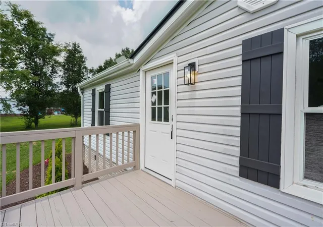 Photo 3 of Sale Pending at 225 Beacon Ridge Rd, Thomasville, NC 27360 | MLS# 1230401 | Listing updated on 2026-09-09