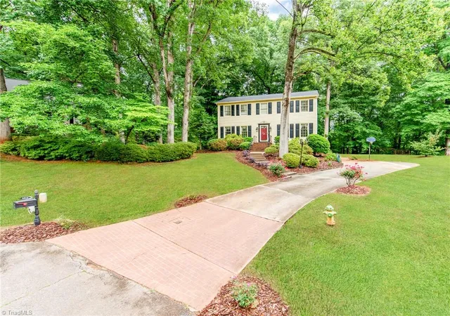 Photo 2 of Single family home for sale at 5812 Luxbury Ct, Winston Salem, NC 27104 | MLS# 1222037 | Listing updated on 2026-08-24
