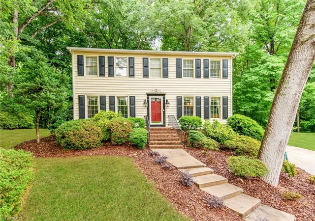 Photo 3 of Single family home for sale at 5812 Luxbury Ct, Winston Salem, NC 27104 | MLS# 1222037 | Listing updated on 2026-08-24