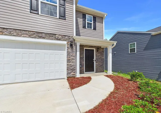 Photo 2 of Single family home for sale at 1547 Hamilton Hills Dr, Greensboro, NC 27406 | MLS# 1233786 | Listing updated on 2026-08-28