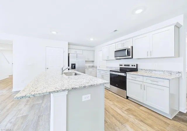 Photo 3 of Single family home for sale at 1547 Hamilton Hills Dr, Greensboro, NC 27406 | MLS# 1233786 | Listing updated on 2026-08-28