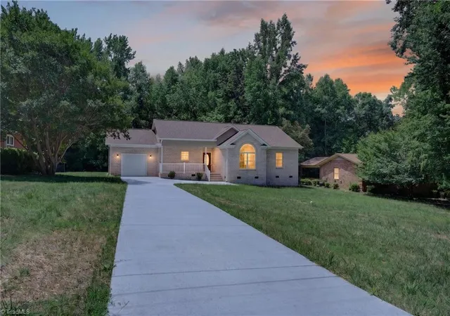 4th image of 4218 Farlow Dr, Greensboro, NC 27406 | MLS# 1223414
