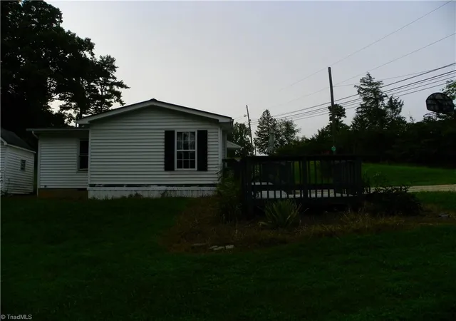 Photo 3 of Single family home for sale at 189 High Blf Dr, Lexington, NC 27295 | MLS# 1229348 | Listing updated on 2026-07-28