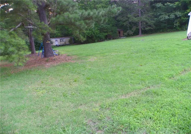 Photo 4 of Single family home for sale at 189 High Blf Dr, Lexington, NC 27295 | MLS# 1229348 | Listing updated on 2026-07-28