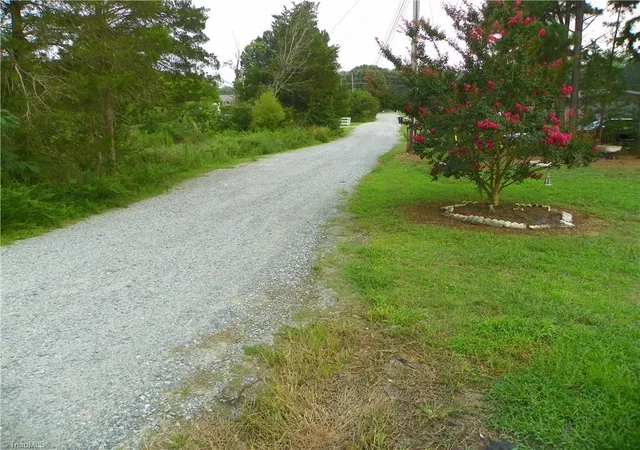 Photo 5 of Single family home for sale at 189 High Blf Dr, Lexington, NC 27295 | MLS# 1229348 | Listing updated on 2026-07-28