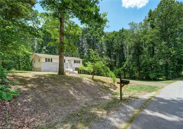 2nd image of 214 Regency Dr, Reidsville, NC 27320 | MLS# 1225295