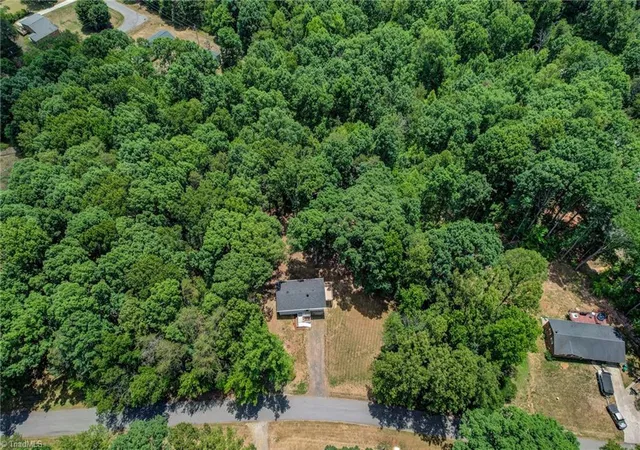 3rd image of 214 Regency Dr, Reidsville, NC 27320 | MLS# 1225295