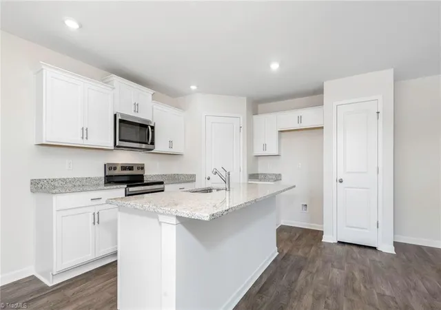 Photo 4 of Single family home for sale at 627 Beechwood Cir, Thomasville, NC 27360 | MLS# 1229269 | Listing updated on 2026-08-04
