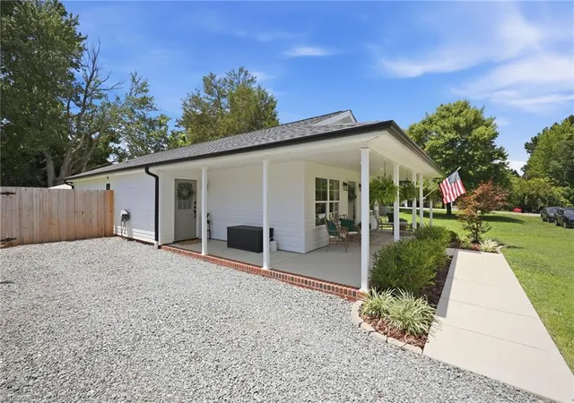 image of 408 Grandview Ave, Liberty, NC 27298 | MLS# 1227388