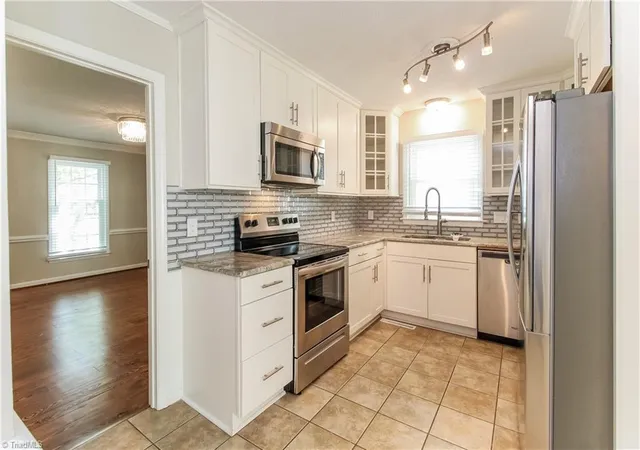 Photo 3 of Single family home for sale at 5406 Chatfield Sq, Greensboro, NC 27410 | MLS# 1233054 | Listing updated on 2026-10-07