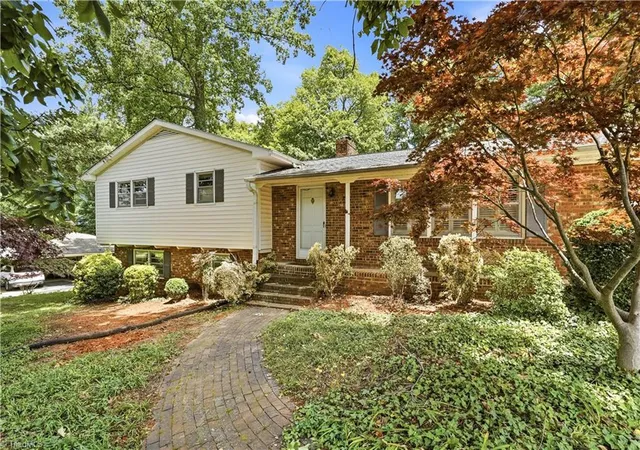 2nd image of 5700 Northlake Dr, Greensboro, NC 27410 | MLS# 1225805
