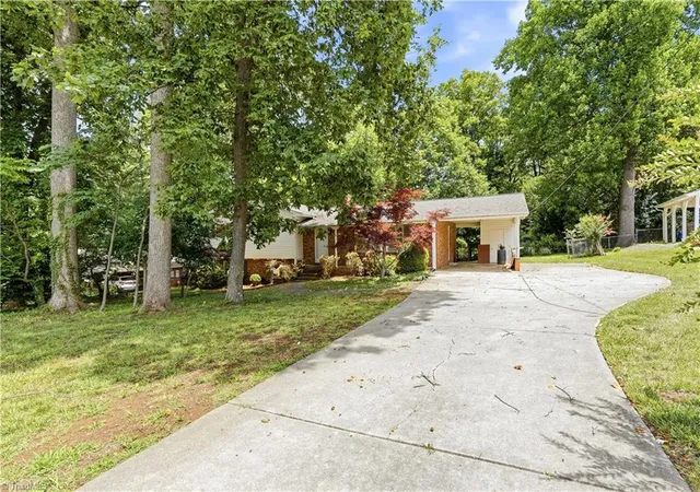 3rd image of 5700 Northlake Dr, Greensboro, NC 27410 | MLS# 1225805