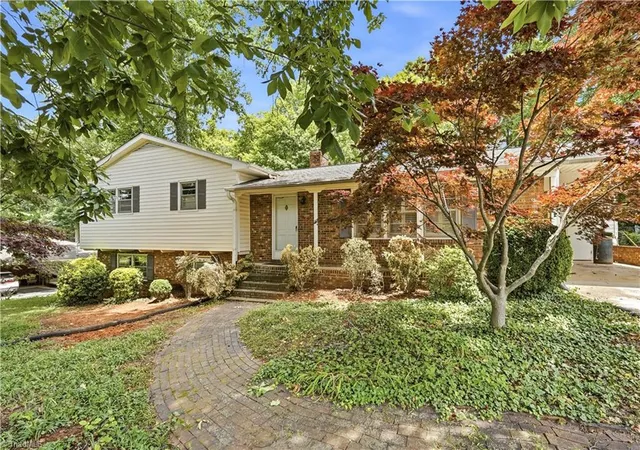 4th image of 5700 Northlake Dr, Greensboro, NC 27410 | MLS# 1225805