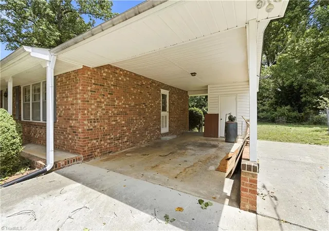 5th image of 5700 Northlake Dr, Greensboro, NC 27410 | MLS# 1225805