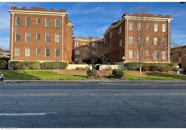2nd image of 828 N Elm St #E4, Greensboro, NC 27401 | MLS# 1224690