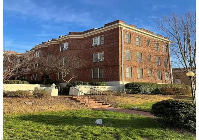 3rd image of 828 N Elm St #E4, Greensboro, NC 27401 | MLS# 1224690