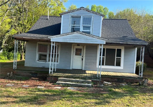 Homes for sale in High Point, NC | 1219 Market Center Dr, High Point, NC 27260 | MLS# 1219394