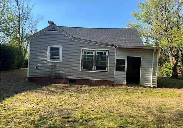 Homes for sale in High Point, NC | 1219 Market Center Dr, High Point, NC 27260 | MLS# 1219394