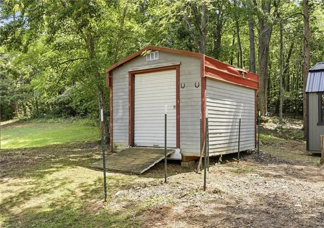 Homes for sale in Mount Airy, NC | 1547 Siloam Rd, Mount Airy, NC 27030 | MLS# 1225948