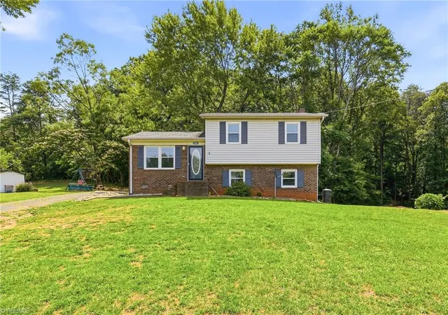 Homes for sale in Mount Airy, NC | 1547 Siloam Rd, Mount Airy, NC 27030 | MLS# 1225948