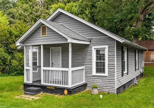 2nd image of 300 Druid St, High Point, NC 27265 | MLS# 1230548