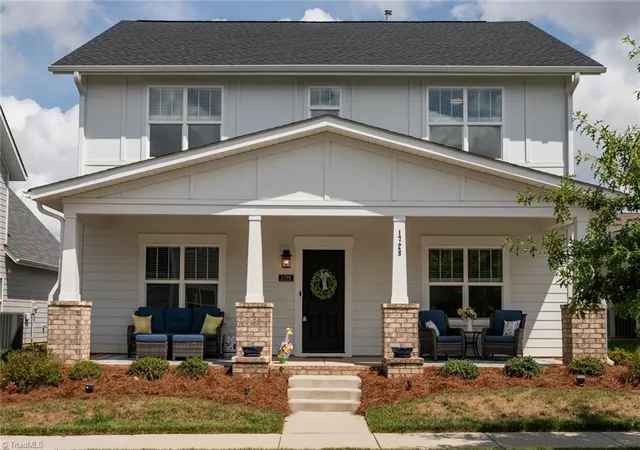 Photo 1 of Single family home for sale at 1728 Eastover Dr, Kernersville, NC 27284 | MLS# 1227478 | Listing updated on 2026-09-12