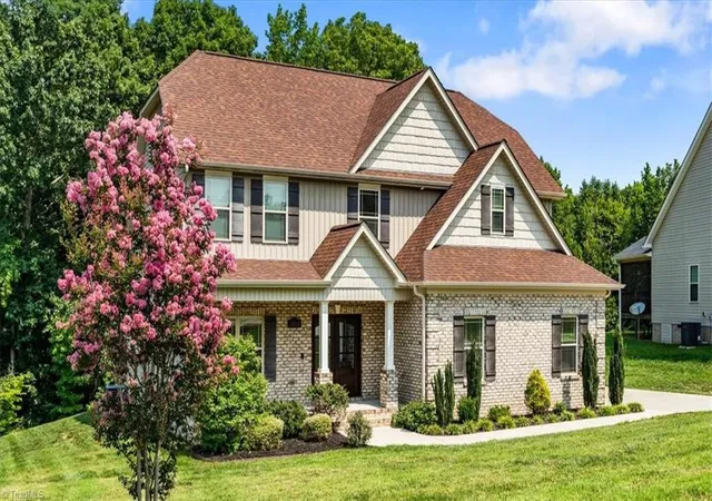 Photo 3 of Sale Pending at 5010 Tamarack Dr, Greensboro, NC 27407 | MLS# 1231070 | Listing updated on 2026-09-15