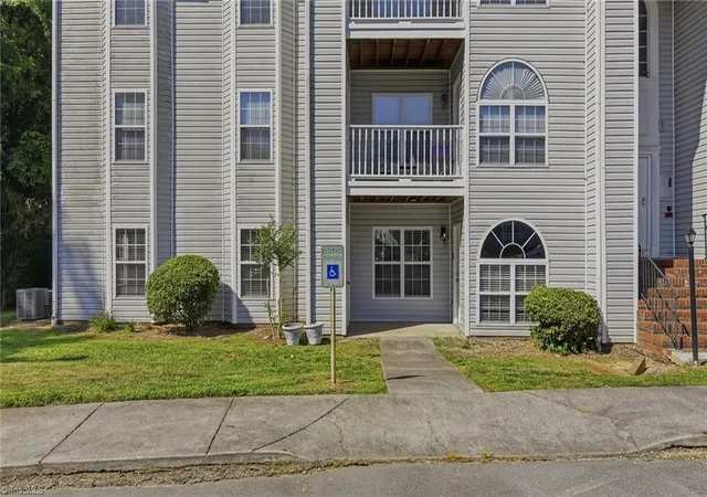 2nd image of 514 Rivertree Ln, Winston Salem, NC 27103 | MLS# 1229785