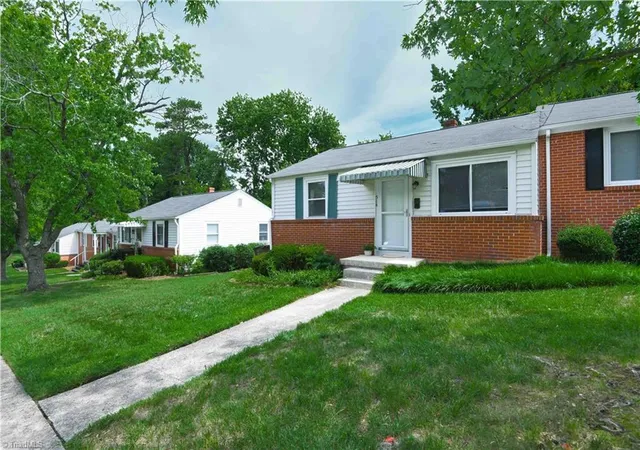 Photo 2 of Sale Pending at 514 Overlook St, Greensboro, NC 27403 | MLS# 1228974 | Listing updated on 2026-08-21