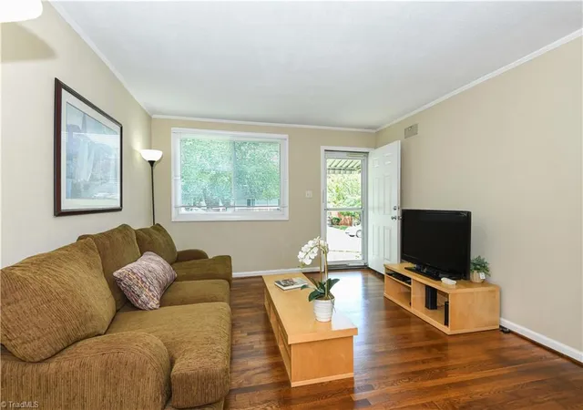 Photo 3 of Sale Pending at 514 Overlook St, Greensboro, NC 27403 | MLS# 1228974 | Listing updated on 2026-08-21