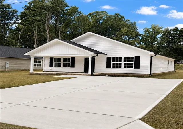 Photo 2 of Sale Pending at 1133 Kenly St, Salisbury, NC 28144 | MLS# 1229717 | Listing updated on 2026-09-11